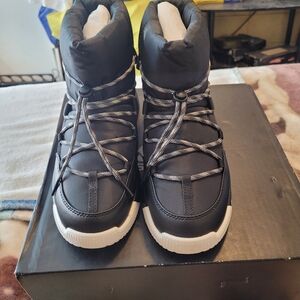 NWT SOREL WHITNEY lll BOOTS